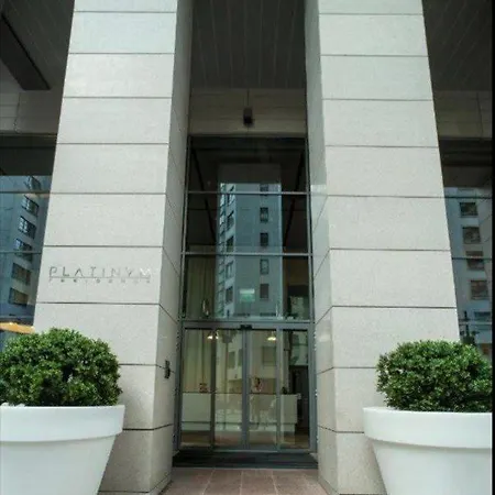 Platinum Towers Cityrent Parking 华沙